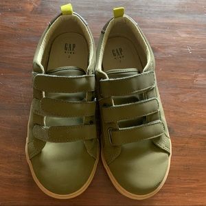 Boys gap sneakers